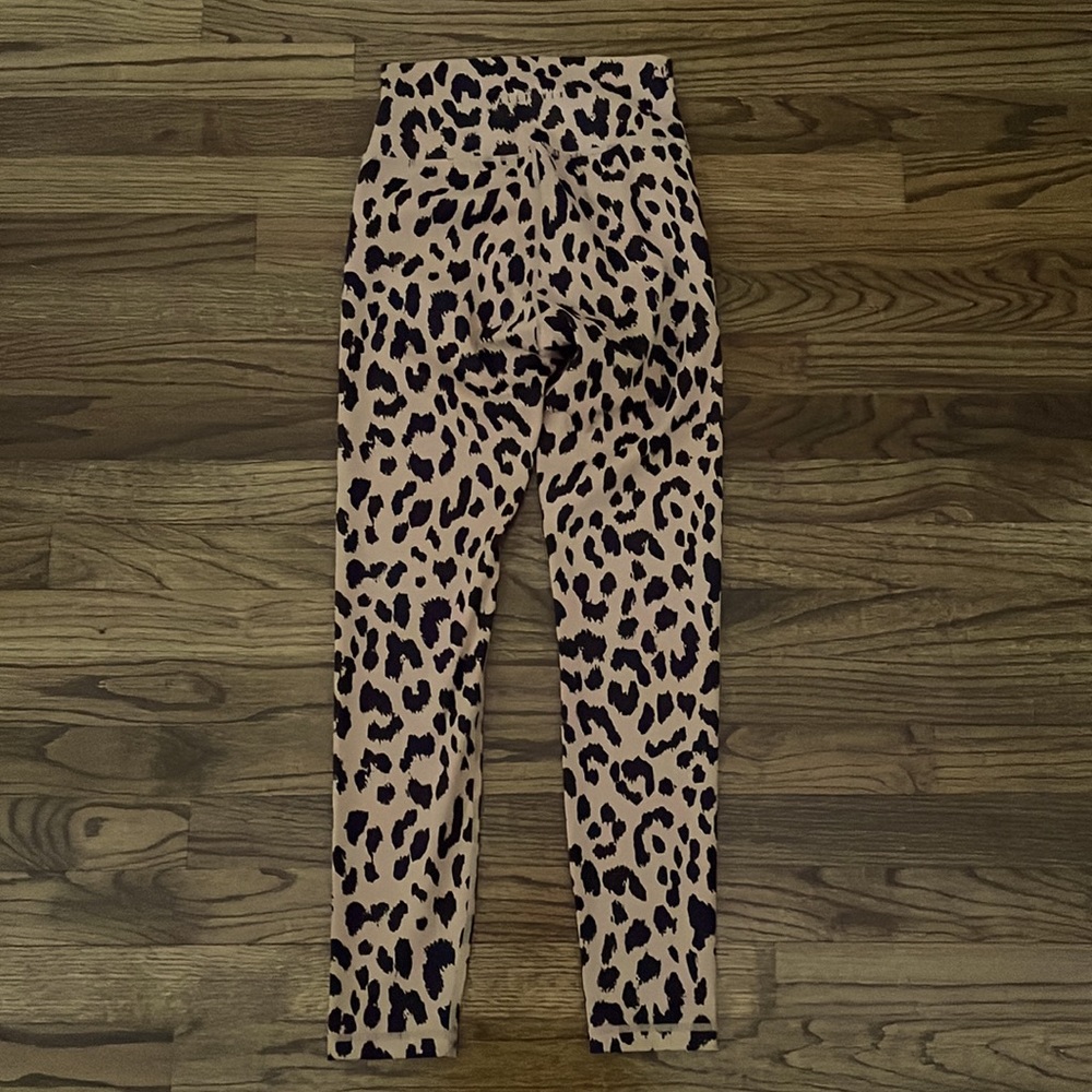 ALLFENIX Black and Tan High-Rise Soft Leopard Print 7/8 Leggings - Picture 3 of 6